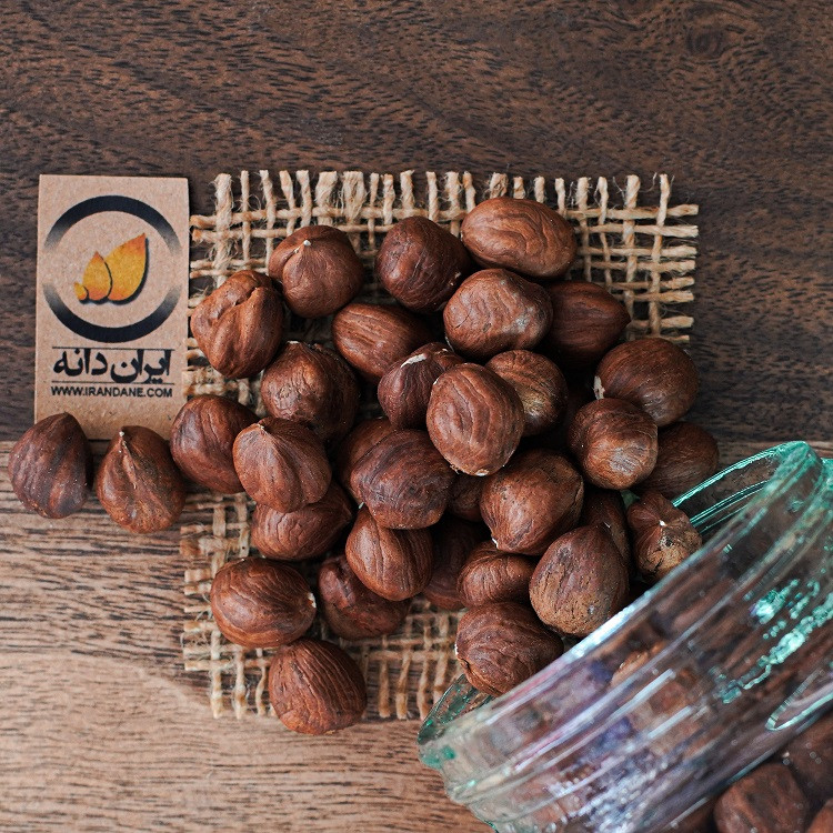 مغز فندق خام